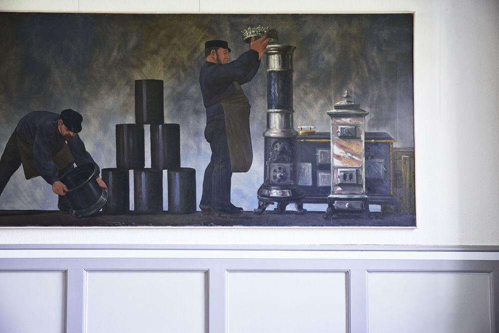 بيت شباب Stoberiet سفينبورغ المظهر الخارجي الصورة The painting in the station