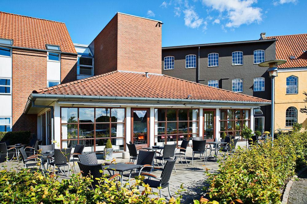 بيت شباب Stoberiet سفينبورغ المظهر الخارجي الصورة The University of Copenhagen's main library