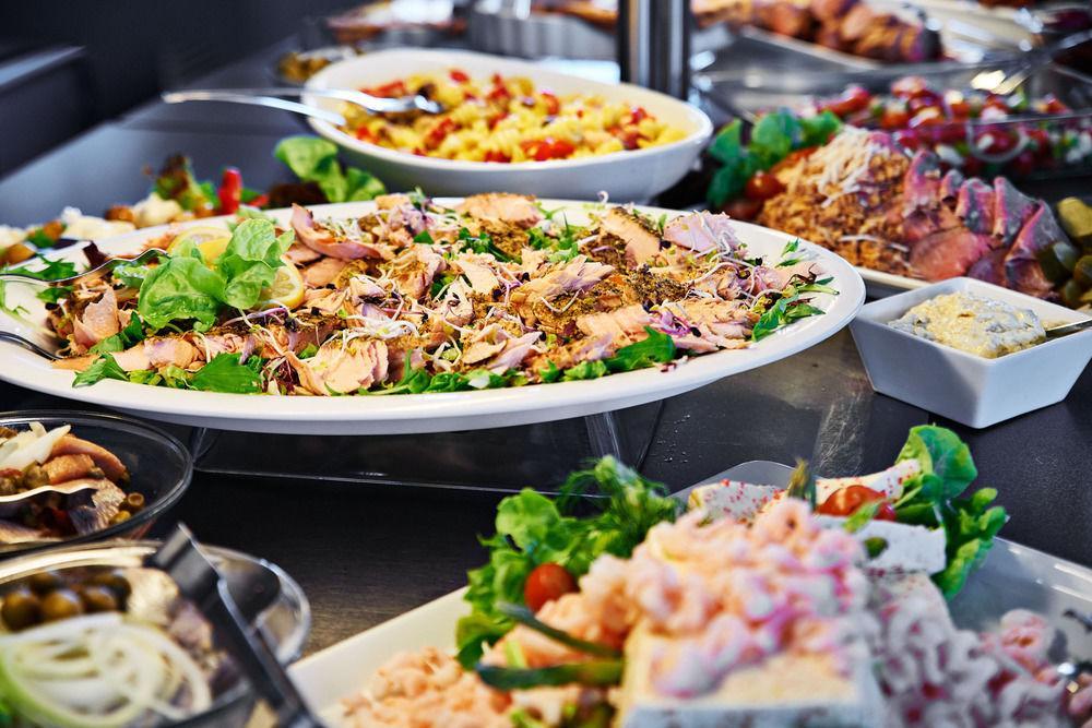 بيت شباب Stoberiet سفينبورغ المظهر الخارجي الصورة A salad bar